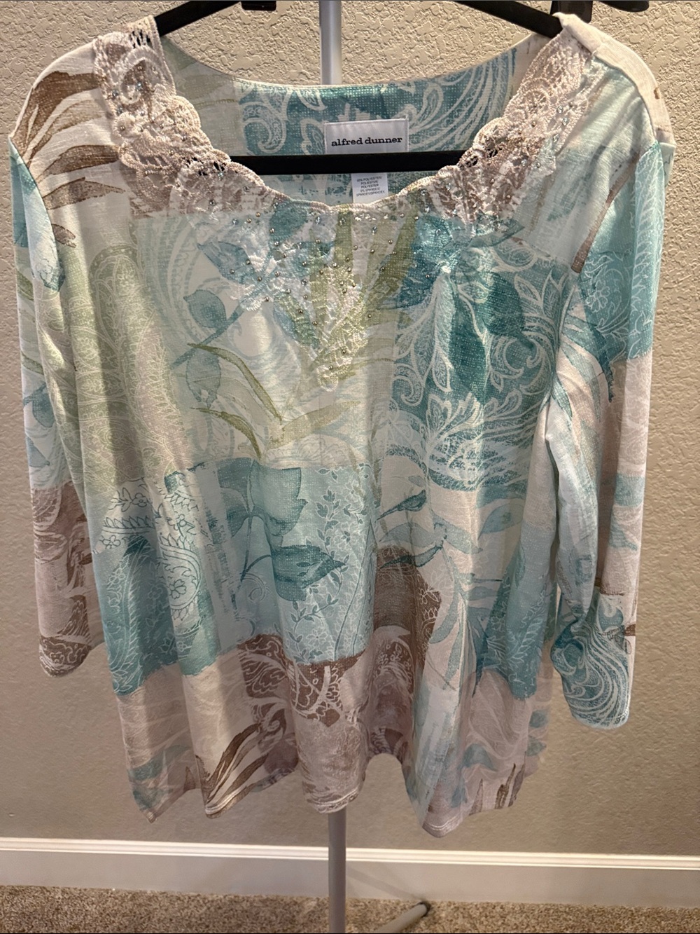 Alfred Dunner Mint and Cream ruffel Trim Floral Tunic. Size XL